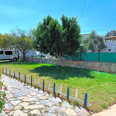 Yaliyani & Restaurant מלון 3*
