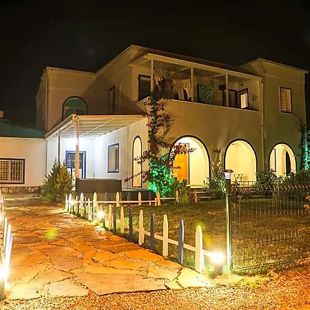 Yaliyani & Restaurant מלון 3*