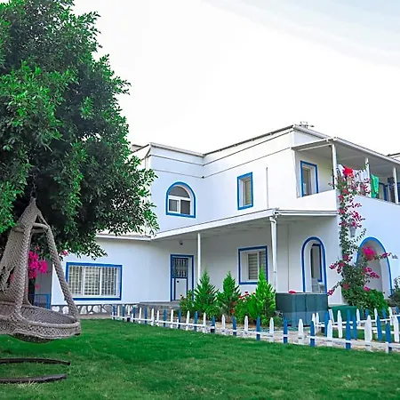 Yaliyani & Restaurant מלון 3*